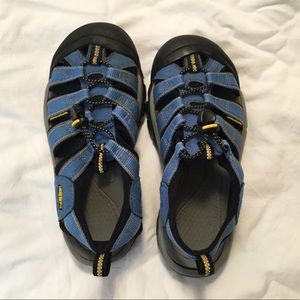 Adorable Keen water shoes and hiking shoes